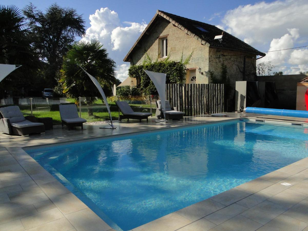 Chateau De Courtebotte Hotel Saint-Jean-de-Blaignac Exterior photo